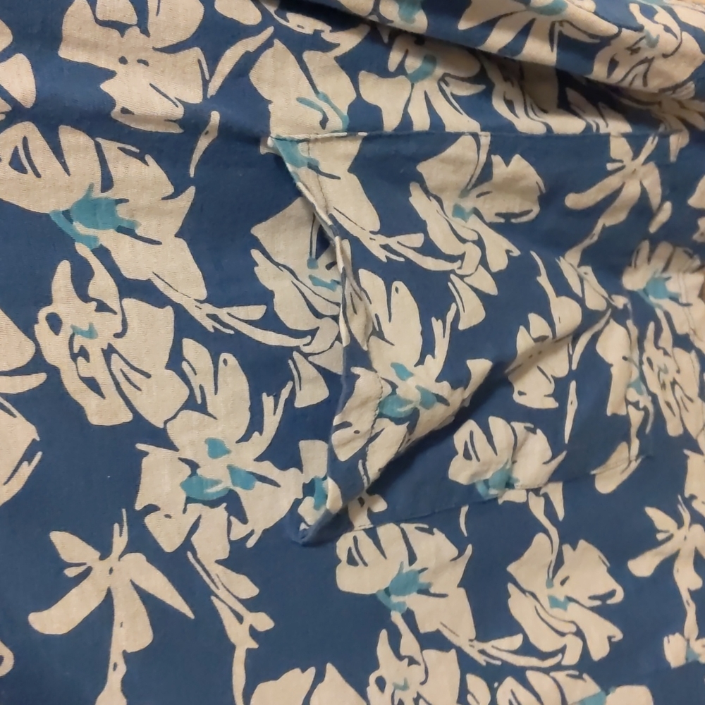Floral coverup or robe - Picture 2 of 4